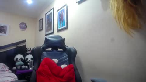 Snapshot of melany_isabella chatting on February 3, 4:46 am melany online show from February 3, 4:46 am