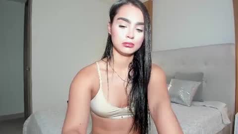 Snapshot of melanyrosse chatting on August 3, 11:52 pm Melany online show from August 3, 11:52 pm