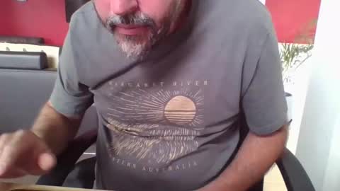 melbguy_075 online show from January 9, 3:04 am