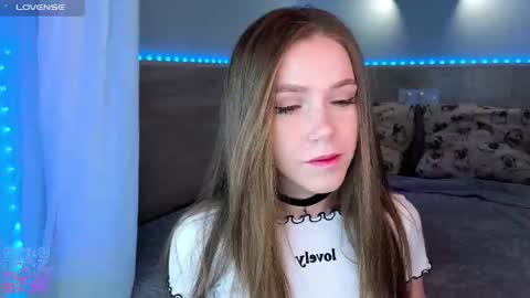 Melee Eva - Thumbs Up please  online show from February 8, 2:59 am