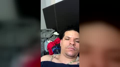 Snapshot of melendez18 chatting on June 22, 3:47 am melendez18 online show from June 22, 3:47 am