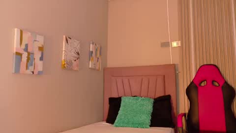 Snapshot of meli_peach chatting on November 23, 12:16 pm meli_peach online show from November 23, 12:16 pm