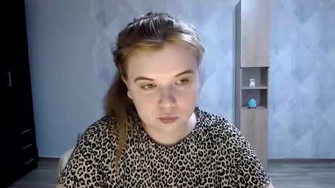 Snapshot of melina_beauty chatting on September 20, 3:13 pm Melina online show from September 20, 3:13 pm