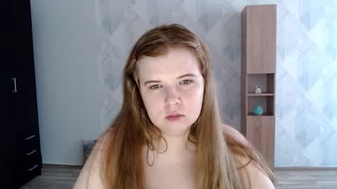 Snapshot of melina_beauty chatting on September 22, 7:54 am Melina online show from September 22, 7:54 am