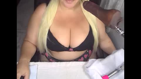 Snapshot of melindafore chatting on March 20, 2:38 am alissaalissa0818 online show from March 20, 2:38 am