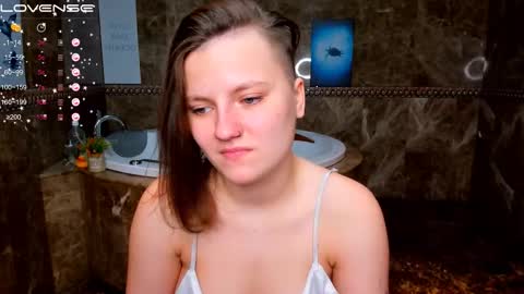 Snapshot of melindat chatting on November 23, 1:05 am Melinda online show from November 23, 1:05 am