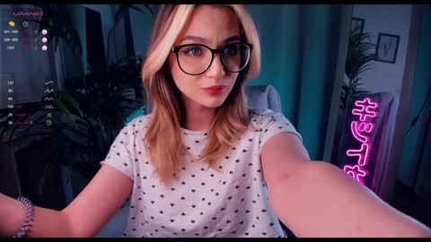 Snapshot of melisa_ginger chatting on February 6, 9:32 am Im Melisa 3 online show from February 6, 9:32 am