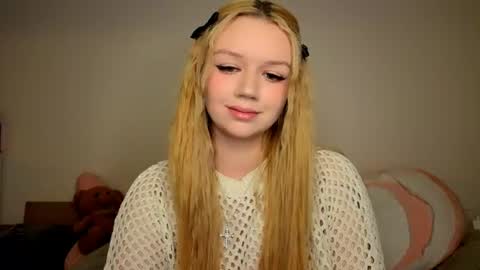 Snapshot of meliss_ss chatting on June 18, 8:24 pm Mel or Lissa 3 Welcome here online show from June 18, 8:24 pm
