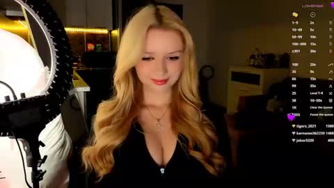Snapshot of meliss_ss chatting on July 9, 5:28 pm Mel or Lissa 3 Welcome here online show from July 9, 5:28 pm