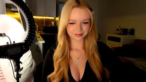 Snapshot of meliss_ss chatting on July 10, 5:15 pm Mel or Lissa 3 Welcome here online show from July 10, 5:15 pm