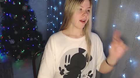 Snapshot of melissa__ray chatting on December 30, 7:32 pm Melissa Ray online show from December 30, 7:32 pm