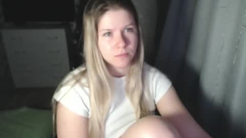 Snapshot of melissa__ray chatting on January 24, 2:28 am Melissa Ray online show from January 24, 2:28 am