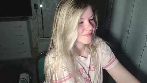 Snapshot of melissa__ray chatting on February 1, 5:47 pm Melissa Ray online show from February 1, 5:47 pm