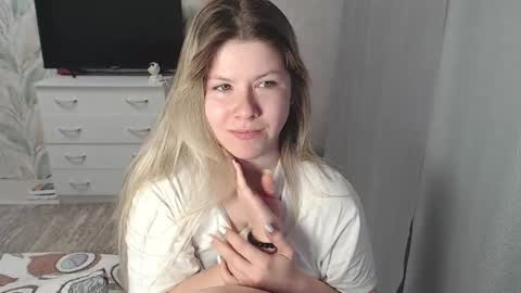 Snapshot of melissa__ray chatting on February 14, 3:00 am Melissa Ray online show from February 14, 3:00 am