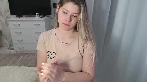 Snapshot of melissa__ray chatting on February 17, 10:07 am Melissa Ray online show from February 17, 10:07 am