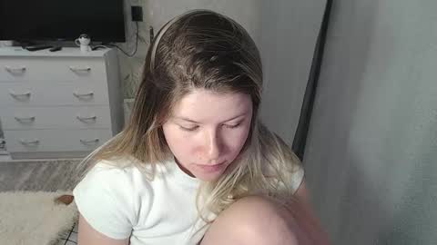 Snapshot of melissa__ray chatting on March 1, 4:11 pm Melissa Ray online show from March 1, 4:11 pm