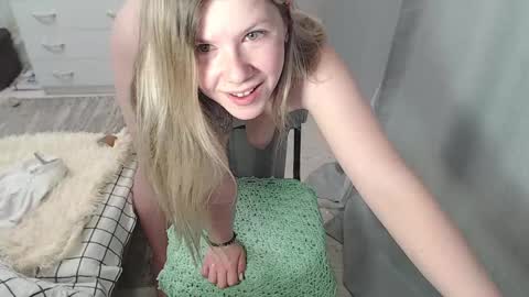 Snapshot of melissa__ray chatting on March 1, 7:15 pm Melissa Ray online show from March 1, 7:15 pm