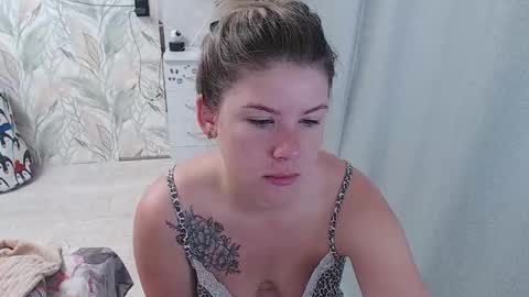 Snapshot of melissa__ray chatting on September 17, 2:35 am Melissa Ray online show from September 17, 2:35 am