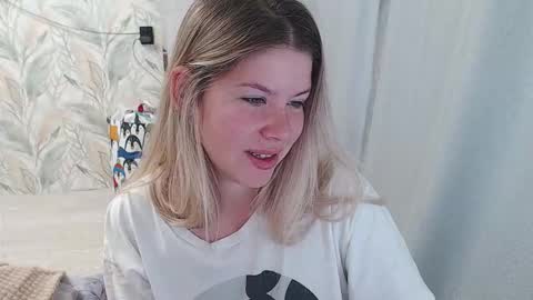 Snapshot of melissa__ray chatting on September 22, 3:08 am Melissa Ray online show from September 22, 3:08 am