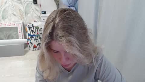 Snapshot of melissa__ray chatting on October 3, 3:03 am Melissa Ray online show from October 3, 3:03 am