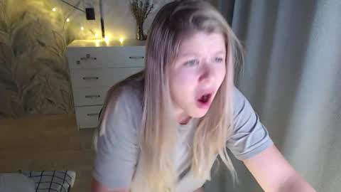 Snapshot of melissa__ray chatting on October 6, 6:05 pm Melissa Ray online show from October 6, 6:05 pm