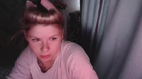 Snapshot of melissa__ray chatting on October 25, 2:30 am Melissa Ray online show from October 25, 2:30 am