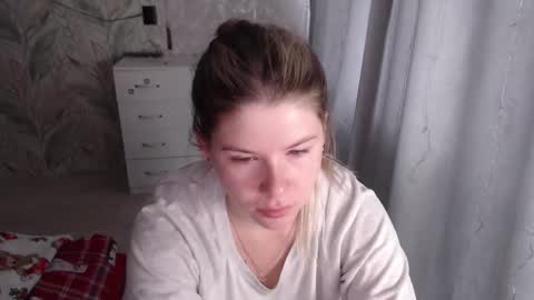 Snapshot of melissa__ray chatting on November 17, 7:36 am Melissa Ray online show from November 17, 7:36 am