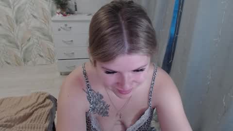 Snapshot of melissa__ray chatting on November 27, 2:46 am Melissa Ray online show from November 27, 2:46 am