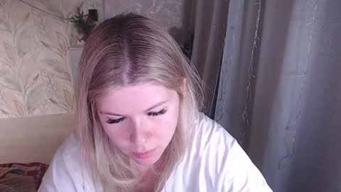Snapshot of melissa__ray chatting on December 4, 11:41 am Melissa Ray online show from December 4, 11:41 am
