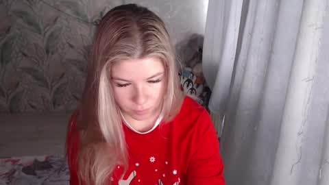 Snapshot of melissa__ray chatting on December 16, 7:57 am Melissa Ray online show from December 16, 7:57 am