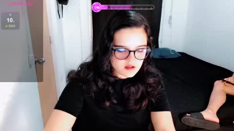 Snapshot of melissa_and_dany chatting on December 25, 5:58 pm Melissas Corner online show from December 25, 5:58 pm