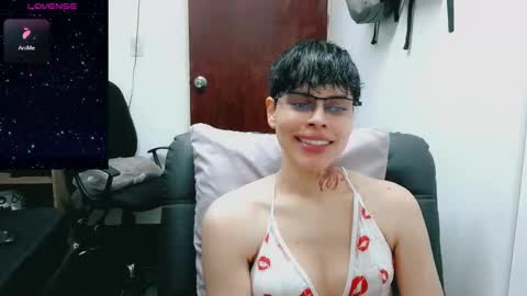 Snapshot of melissa_and_dany chatting on October 18, 8:53 pm Melissas Corner online show from October 18, 8:53 pm