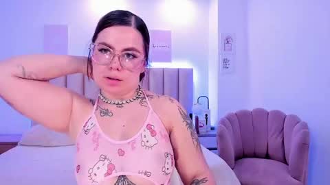 Snapshot of melissa_es chatting on May 27, 8:17 pm melissa_es online show from May 27, 8:17 pm