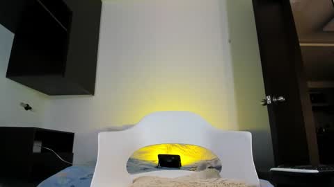 Snapshot of melissa_fem_ chatting on November 25, 12:16 pm M E L I S S A online show from November 25, 12:16 pm