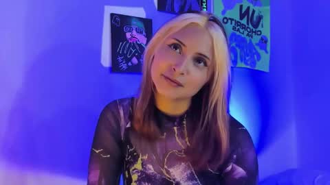 Snapshot of melissa_noir chatting on December 3, 8:40 pm melissa_noir online show from December 3, 8:40 pm