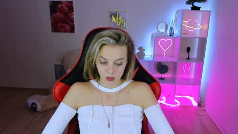 Melissa online show from February 4, 10:55 pm