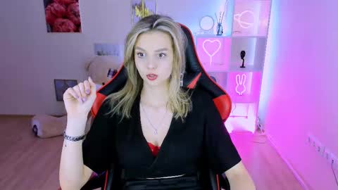 Melissa online show from February 17, 11:20 pm