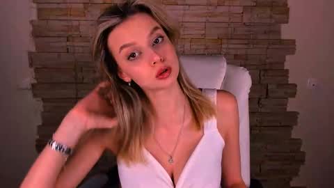 Melissa online show from February 26, 7:27 pm