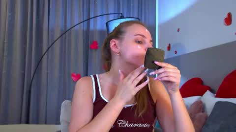 MelissaBerry online show from July 9, 7:56 am