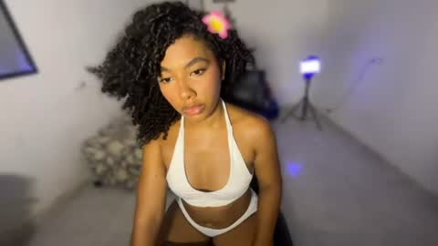 mell_rossi online show from June 14, 9:17 pm