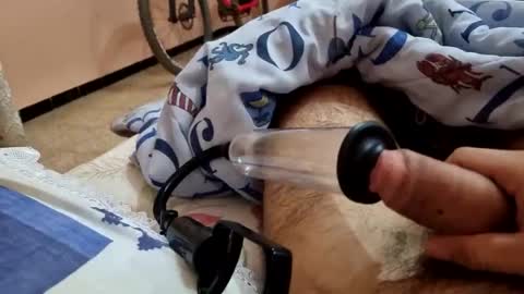 Snapshot of mellal200516 chatting on December 17, 12:33 pm mellal200516 online show from December 17, 12:33 pm