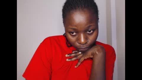 Snapshot of mellanin_pretty_ chatting on December 18, 9:47 am . online show from December 18, 9:47 am