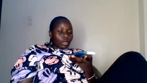 Snapshot of mellanin_pretty_ chatting on August 4, 7:49 pm . online show from August 4, 7:49 pm