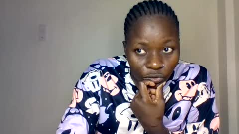 Snapshot of mellanin_pretty_ chatting on August 5, 7:06 pm . online show from August 5, 7:06 pm