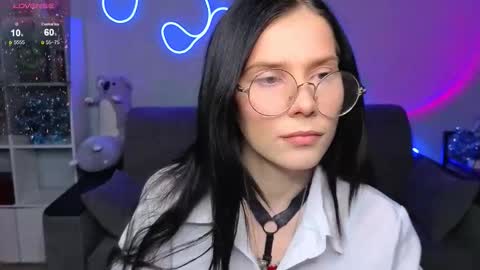 mellhyees online show from January 12, 5:07 pm