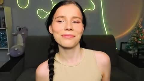 mellhyees online show from January 17, 5:27 pm