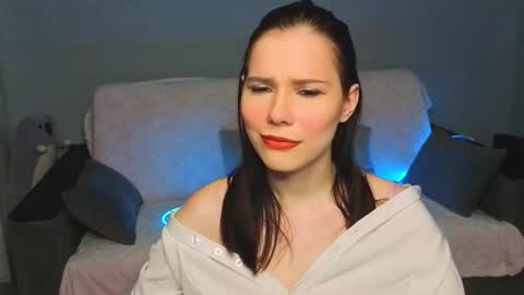 mellhyees online show from March 7, 5:32 pm