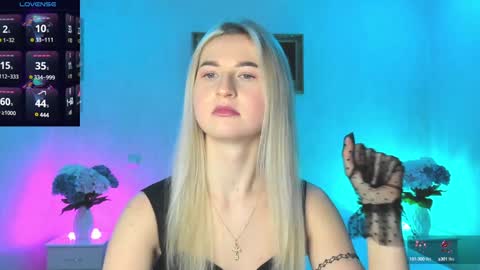 Snapshot of mellina_tey chatting on December 17, 8:54 pm Mellina online show from December 17, 8:54 pm