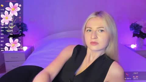 Snapshot of mellina_tey chatting on October 23, 9:46 pm Mellina online show from October 23, 9:46 pm