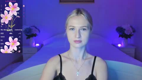 Snapshot of mellina_tey chatting on November 6, 9:37 pm Mellina online show from November 6, 9:37 pm